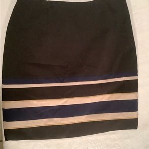 White House/Black Market Skirt in Black, Blue and Tan Size 6